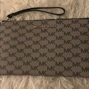 Michael Kors Bags - Michael Kors Hand Wallet Michael Kors Bags - Michael Kors Hand Wallet